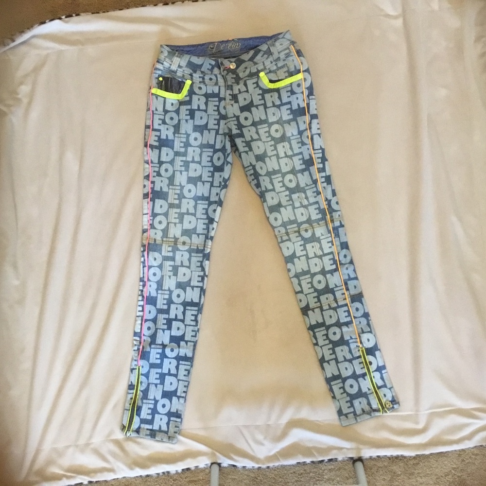 Unique Beyoncé Dereon All Over Jeans (Lapel flap needs stitching) NICE! - Picture 2 of 16